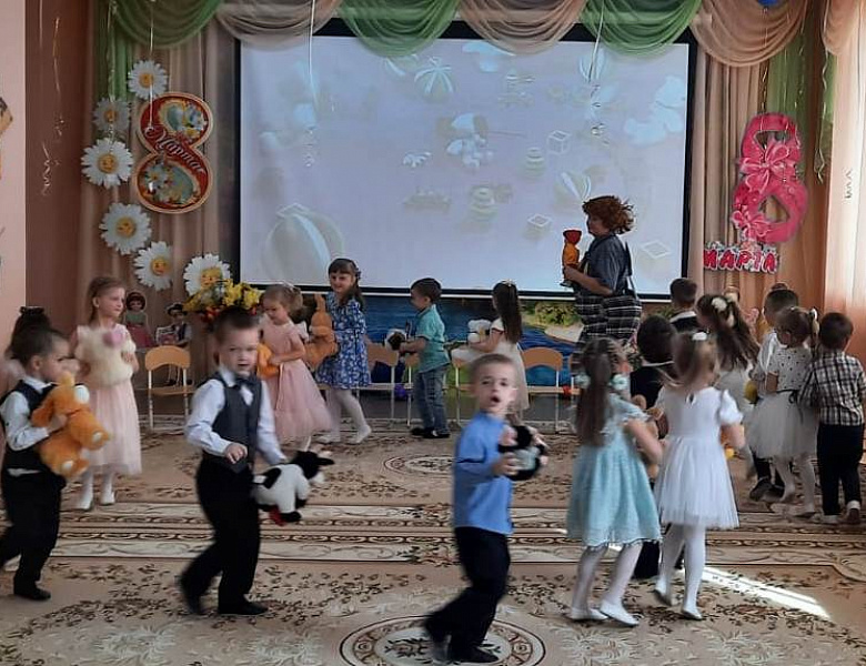 Праздник 8 МАРТА с средней группе "Семицветики"