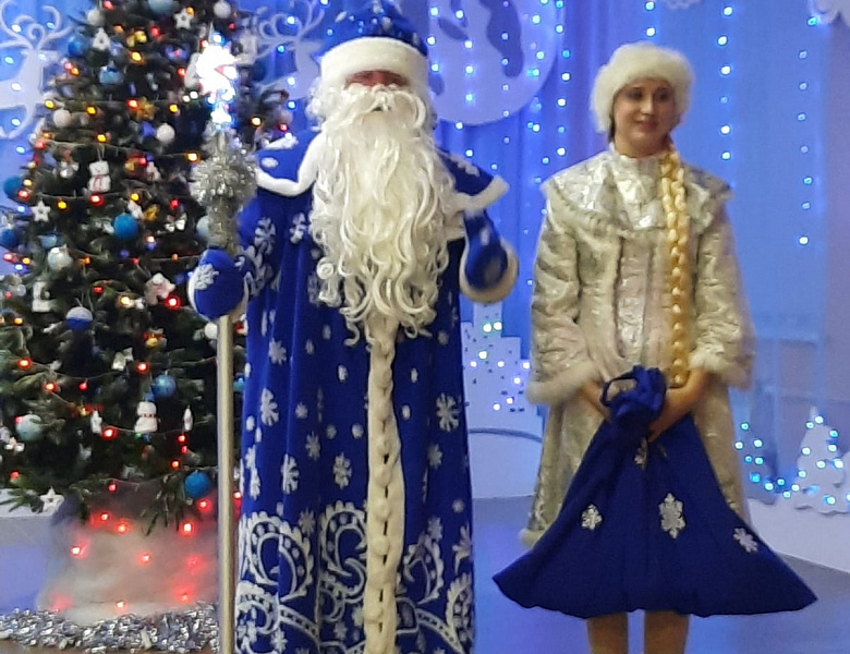 Новогоднее представление в средней группе "Незабудки"