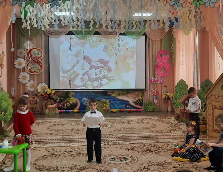 8 марта в подготовительной группе "Колокольчики" 
