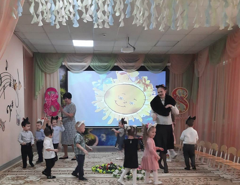Праздник 8 МАРТА в младших группах